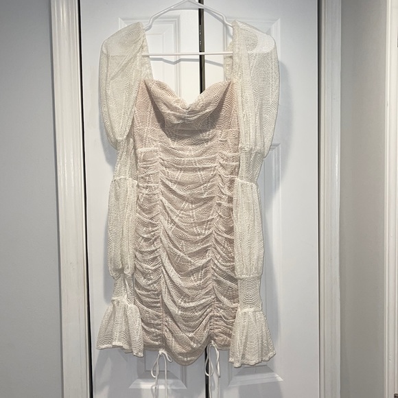 White lace dress - Picture 1 of 8